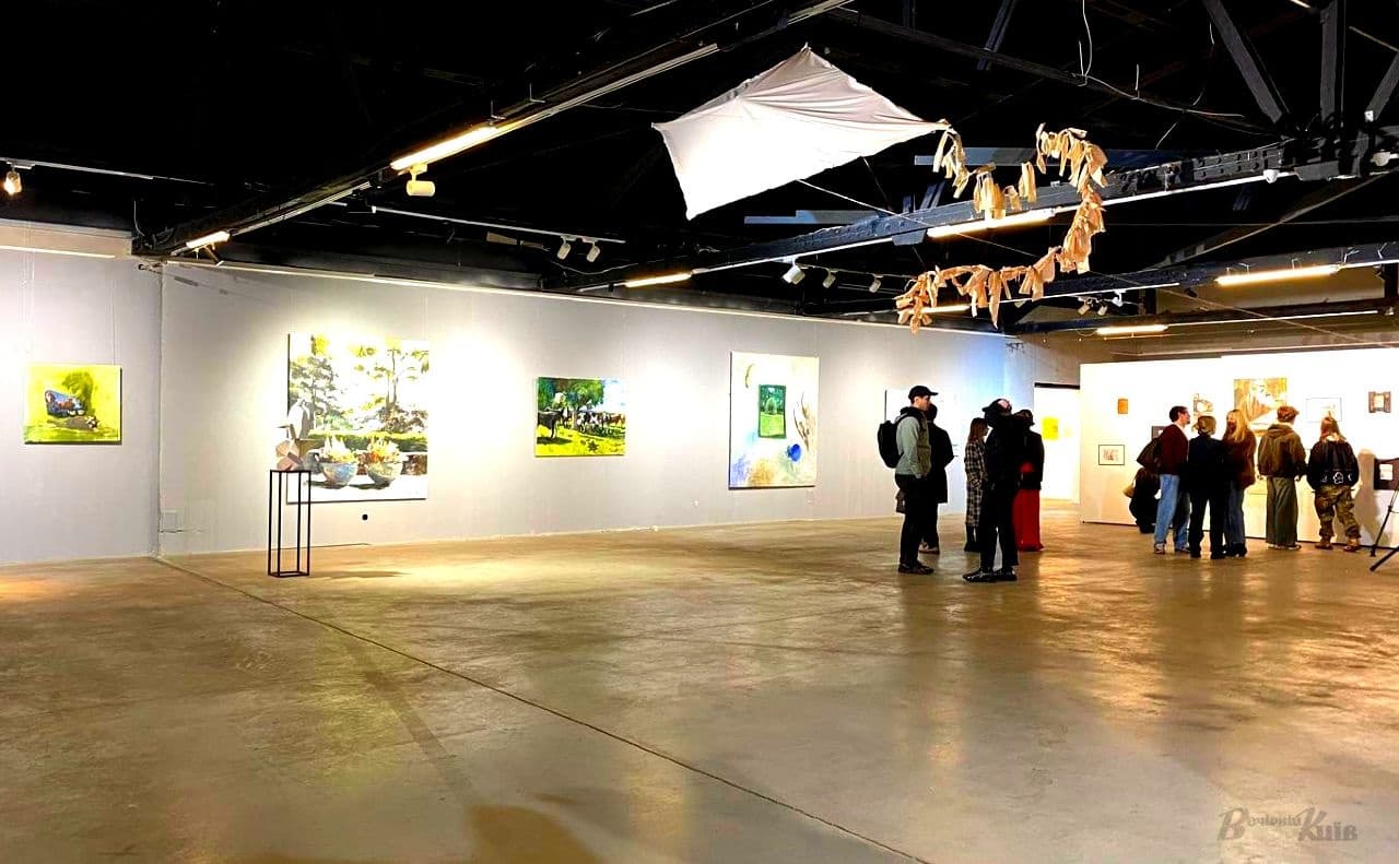Spatial Dialogue: Monumental Canvas & Ceramic Polyhedrons